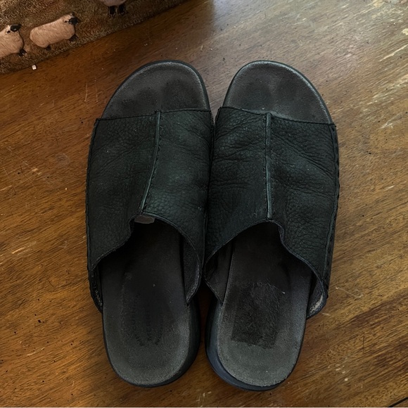 *SOLD* Merrell topo slide sandals - Picture 4 of 6